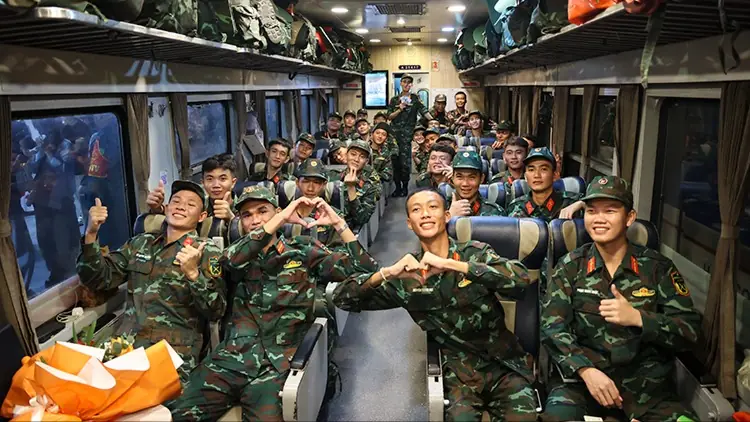 Ga Hà Nội lắng đọng phút chia tay người lính A80